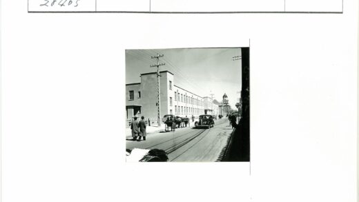 复古街景钟楼与马车.jpg
