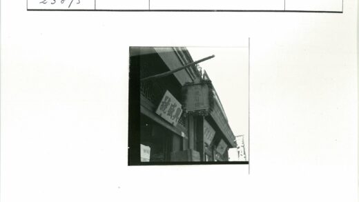复古街道店铺招牌特写.jpg