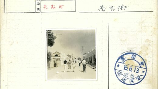 复古街道骑行与绿荫街景.jpg