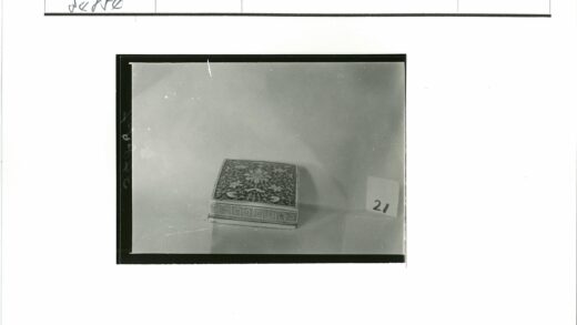 复古装饰盒与数字21标志.jpg