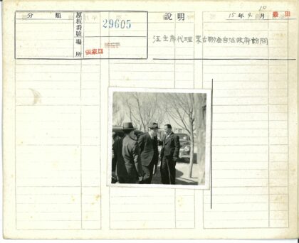 复古西装男士与老爷车.jpg