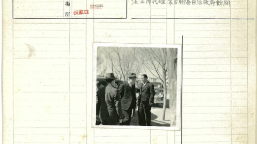 复古西装男士与老爷车.jpg