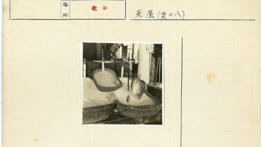 复古谷物篮与木秤展示.jpg