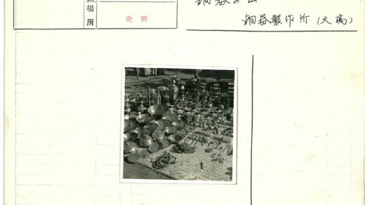 复古金属厨房用具户外市场展示.jpg
