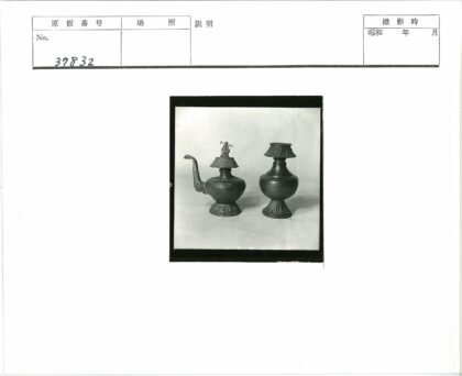 复古金属容器细节特写.jpg