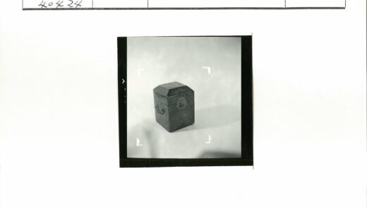 复古金属锁盒侧把手圆顶盖.jpg