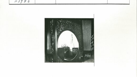 复古门廊格子屏风盆栽景观.jpg