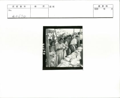 复古陶瓷市场摊位展示.jpg