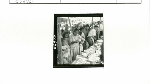 复古陶瓷市场摊位展示.jpg