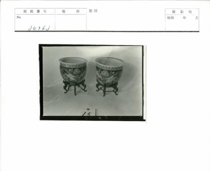 复古陶瓷锅金属架室内展示.jpg