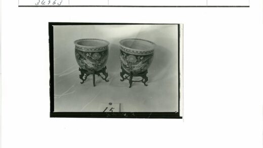 复古陶瓷锅金属架室内展示.jpg