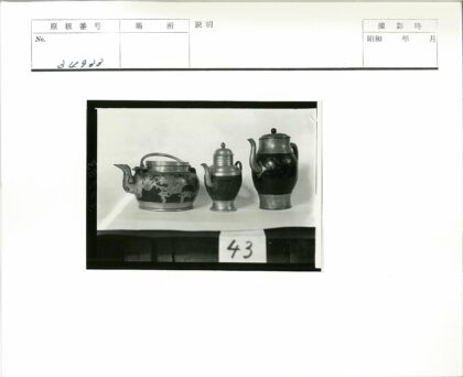 复古雕花龙纹茶壶展示.jpg