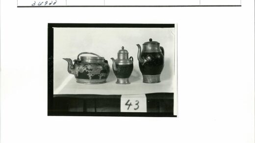 复古雕花龙纹茶壶展示.jpg