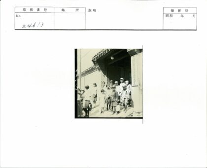 复古风格儿童校园合影.jpg