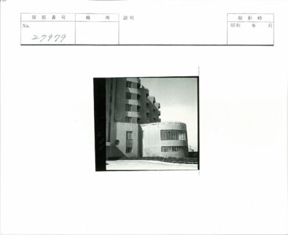 复古风格多层建筑阳台窗户景观.jpg