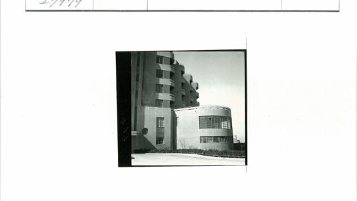 复古风格多层建筑阳台窗户景观.jpg