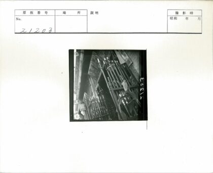 复古风格大门入口与绿植.jpg