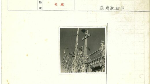 复古风车装饰户外建筑背景.jpg