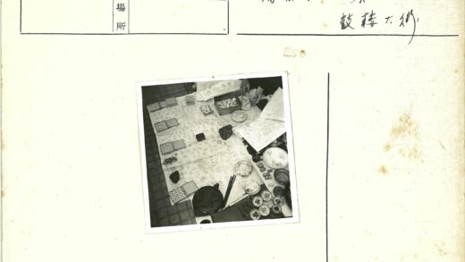 复古餐具与饰品摆件艺术展示.jpg