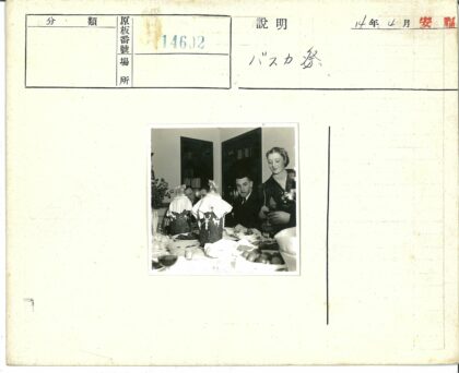 复古餐桌聚会摆设.jpg