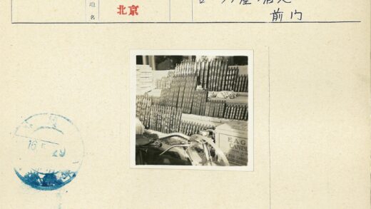 复古鹰蜡烛与自行车摊位.jpg