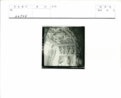 复杂人形图案石雕光影艺术.jpg