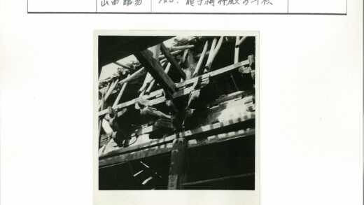 复杂木结构横梁支撑特写.jpg