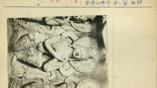 复杂石雕宁静神像与人物细节.jpg