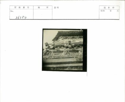 复杂石雕建筑仰视图.jpg