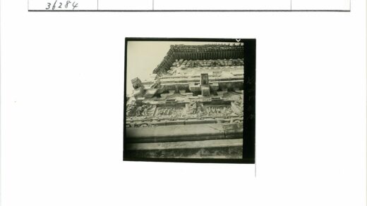 复杂石雕建筑仰视图.jpg