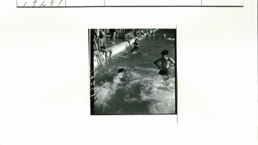 夏日儿童泳池欢乐时光.jpg