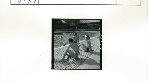 夏日泳池休闲时光.jpg