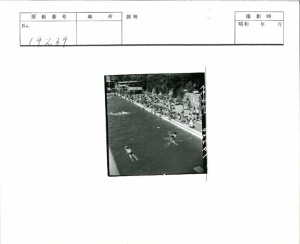 夏日泳池休闲时光.jpg