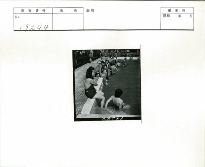 夏日泳池休闲时光.jpg