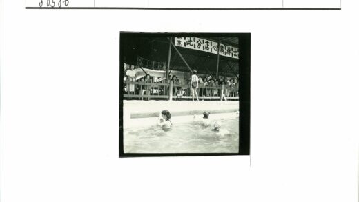 夏日泳池休闲时光.jpg