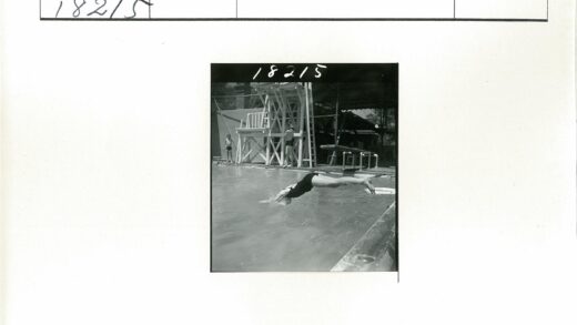 夏日泳池跳水与潜水瞬间.jpg