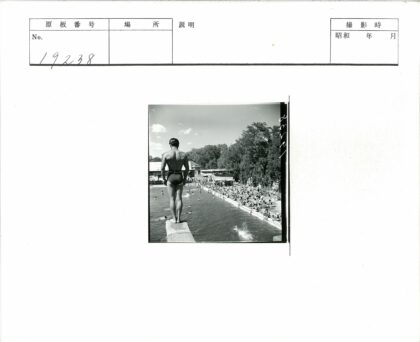 夏日泳池跳水台俯瞰.jpg