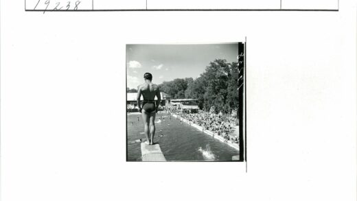 夏日泳池跳水台俯瞰.jpg