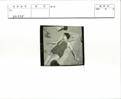 夏日海滩休闲时光.jpg