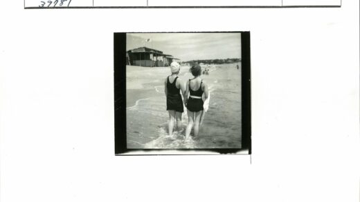 夏日海滩泳装时光.jpg