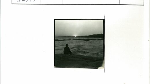 夕阳垂钓海边岩石.jpg