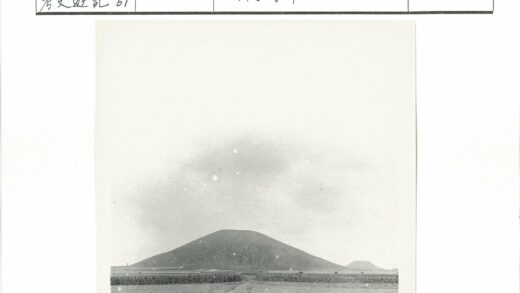 多云土路远山风景.jpg