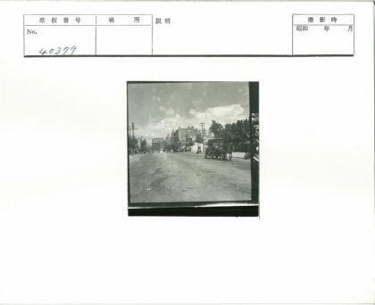 多云城市街景马车建筑电线.jpg