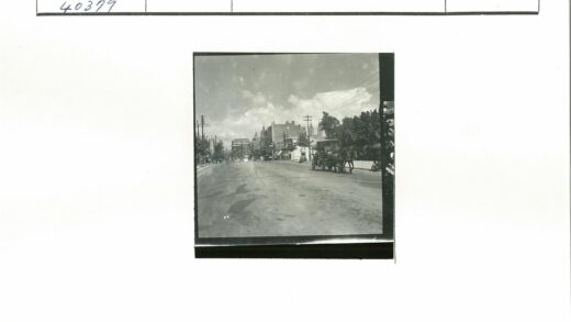 多云城市街景马车建筑电线.jpg