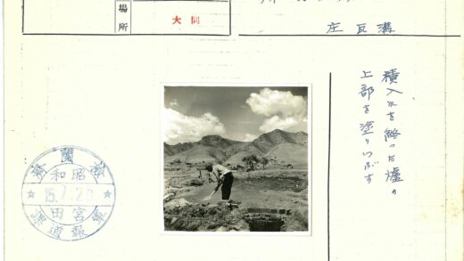多云天空下山地挖掘场景.jpg