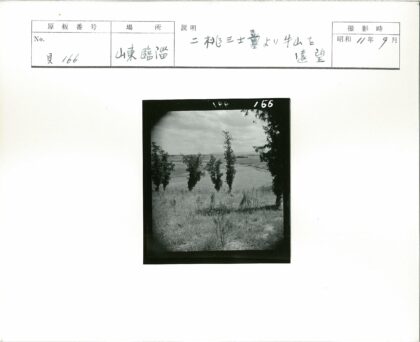 多云天空下田野与远山风景.jpg