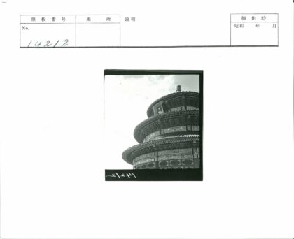 多云天空下的多层宝塔建筑.jpg