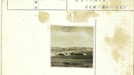 多云天空下的田园山居.jpg
