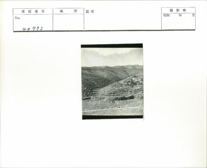 多云天空下的石头梯田景观.jpg