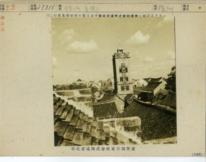 多云天空下的高塔与屋顶.jpg